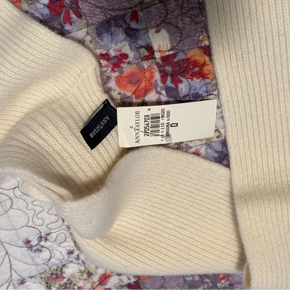 Ann Taylor Vintage Scarf🧣and Gloves - Picture 4 of 9